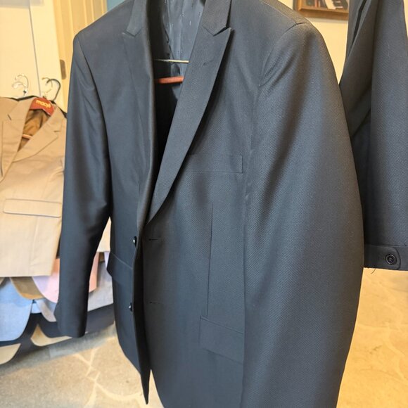 Mens two piece suit - Picture 1 of 6